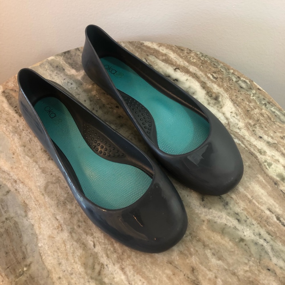 Oka B Flats size 7 gray jelly shoes